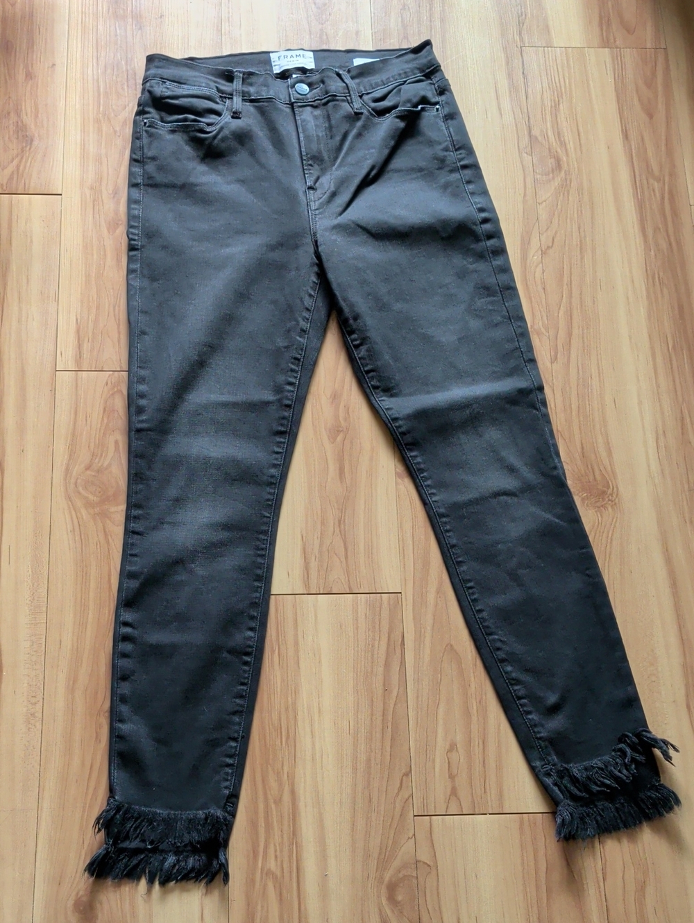 Frame Denim Black Skinny Jeans with Frayed Hem